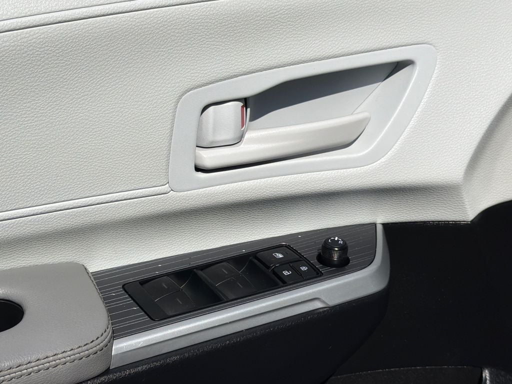 2025 Toyota Sienna LE 8 Passenger