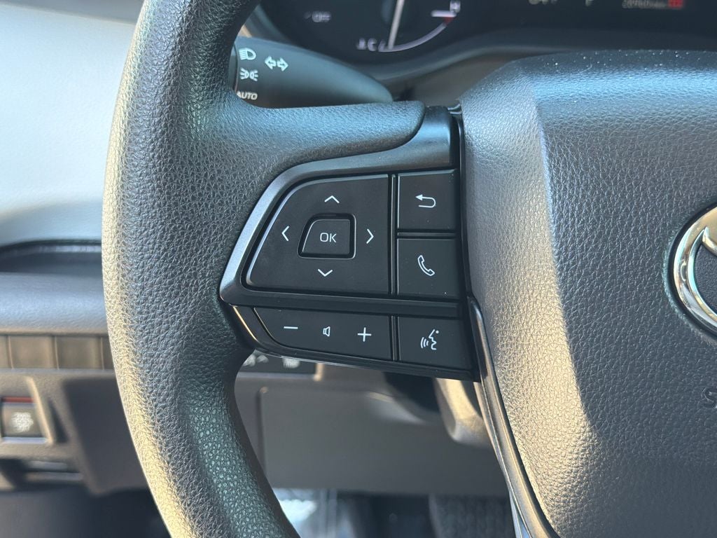 2025 Toyota Sienna LE 8 Passenger