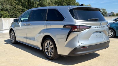 2025 Toyota Sienna LE 8 Passenger