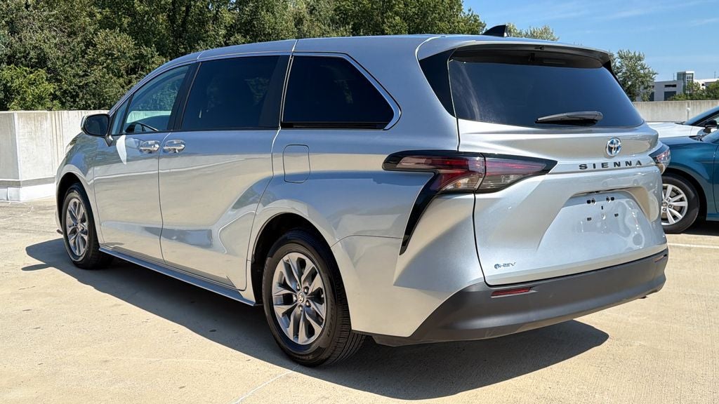 2025 Toyota Sienna LE 8 Passenger