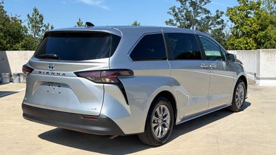 2025 Toyota Sienna LE 8 Passenger
