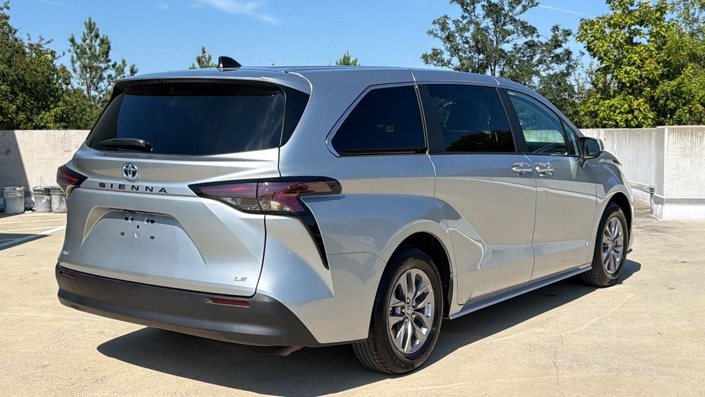 2025 Toyota Sienna LE 8 Passenger