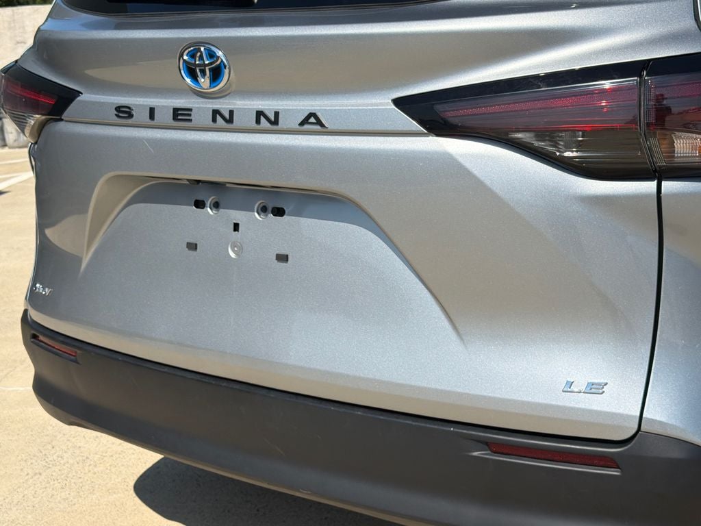 2025 Toyota Sienna LE 8 Passenger
