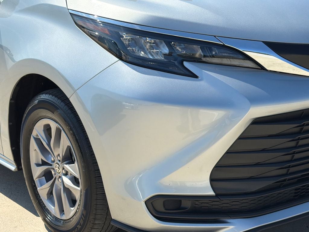 2025 Toyota Sienna LE 8 Passenger