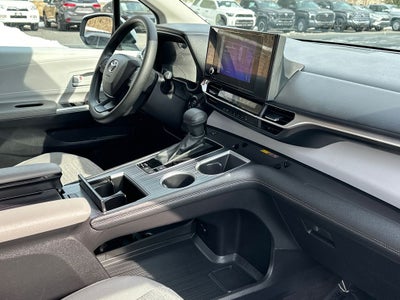 2025 Toyota Sienna LE 8 Passenger