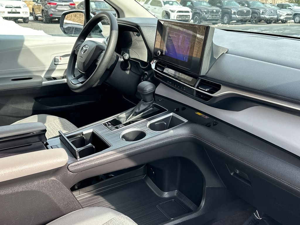 2025 Toyota Sienna LE 8 Passenger