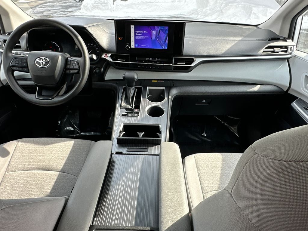 2025 Toyota Sienna LE 8 Passenger
