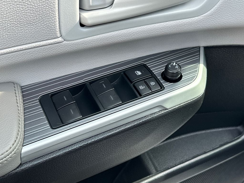 2025 Toyota Sienna LE 8 Passenger