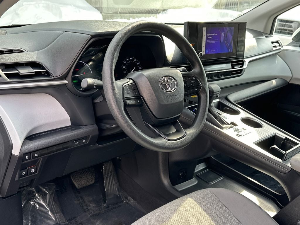 2025 Toyota Sienna LE 8 Passenger