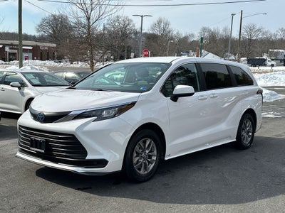 2025 Toyota Sienna LE 8 Passenger