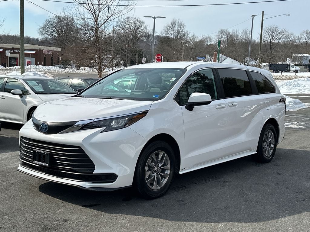 2025 Toyota Sienna LE 8 Passenger