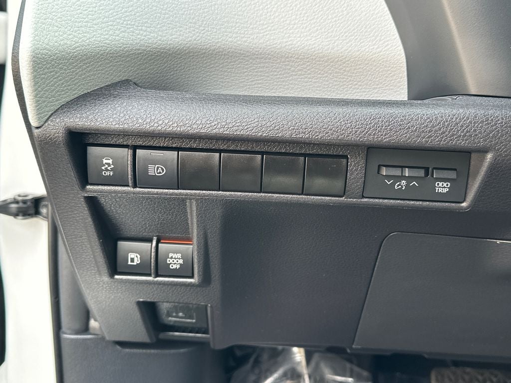2025 Toyota Sienna LE 8 Passenger