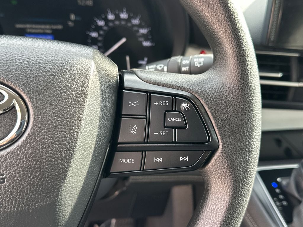 2025 Toyota Sienna LE 8 Passenger