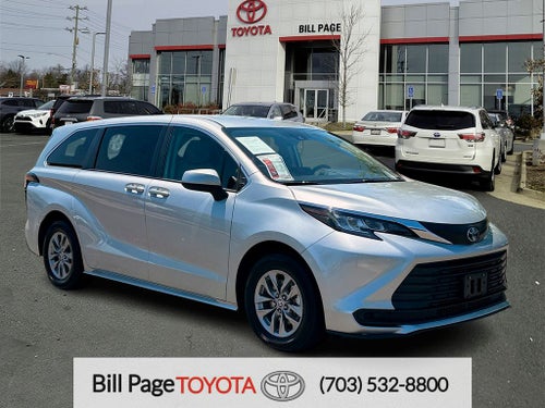 2022 Toyota Sienna LE 8 Passenger