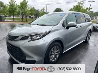 2022 Toyota Sienna LE 8 Passenger