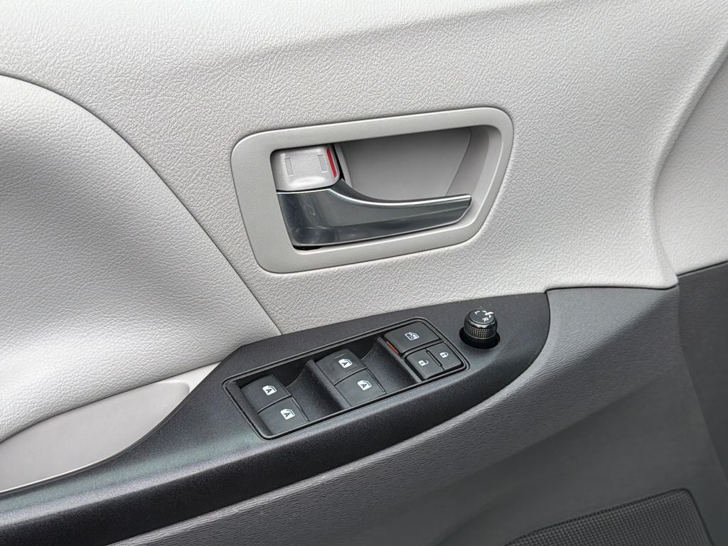 2020 Toyota Sienna LE 8 Passenger