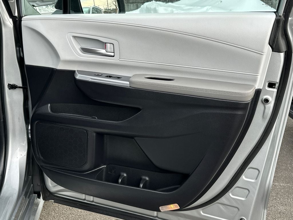 2025 Toyota Sienna XLE 8 Passenger