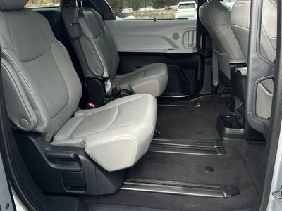 2025 Toyota Sienna XLE 8 Passenger