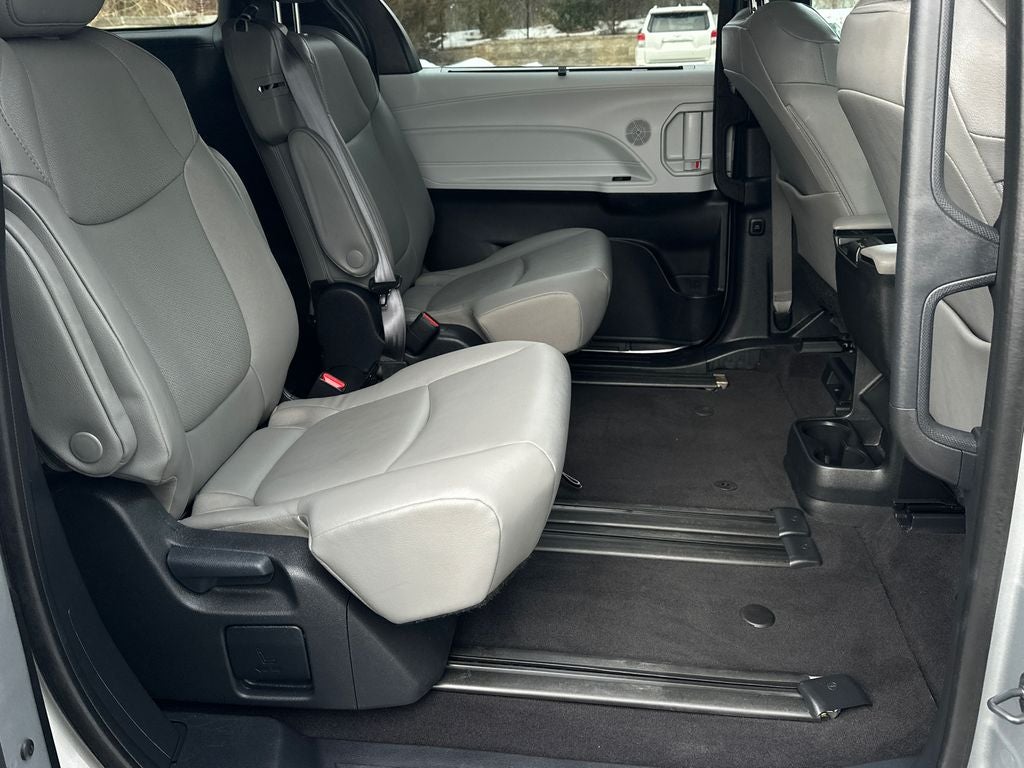 2025 Toyota Sienna XLE 8 Passenger