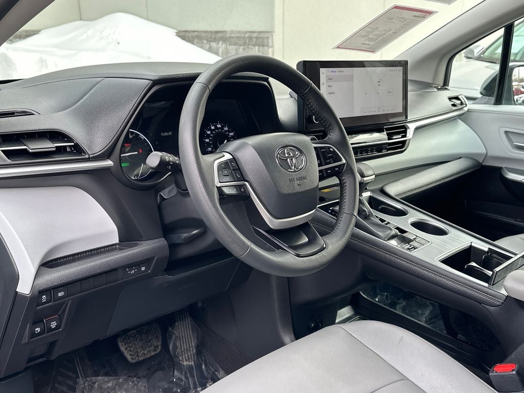 2025 Toyota Sienna XLE 8 Passenger