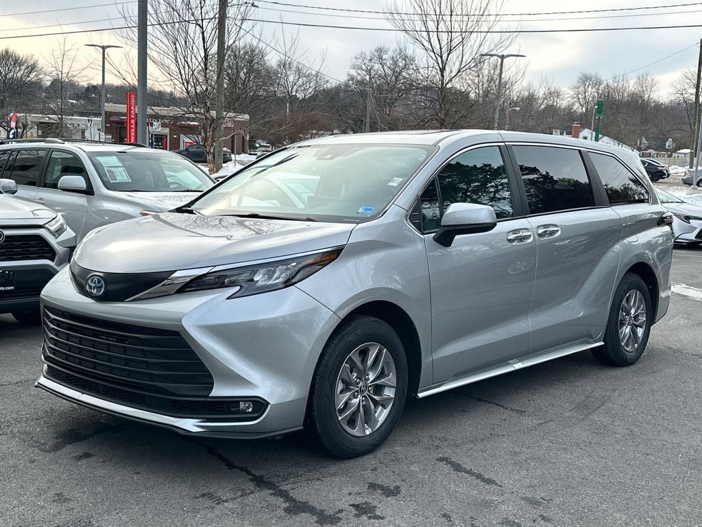 2025 Toyota Sienna XLE 8 Passenger