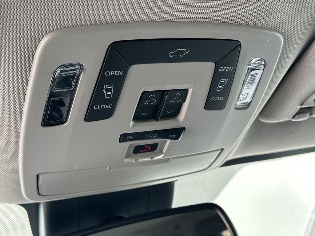 2025 Toyota Sienna XLE 8 Passenger