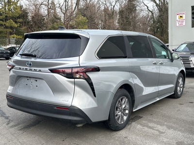 2025 Toyota Sienna XLE 8 Passenger