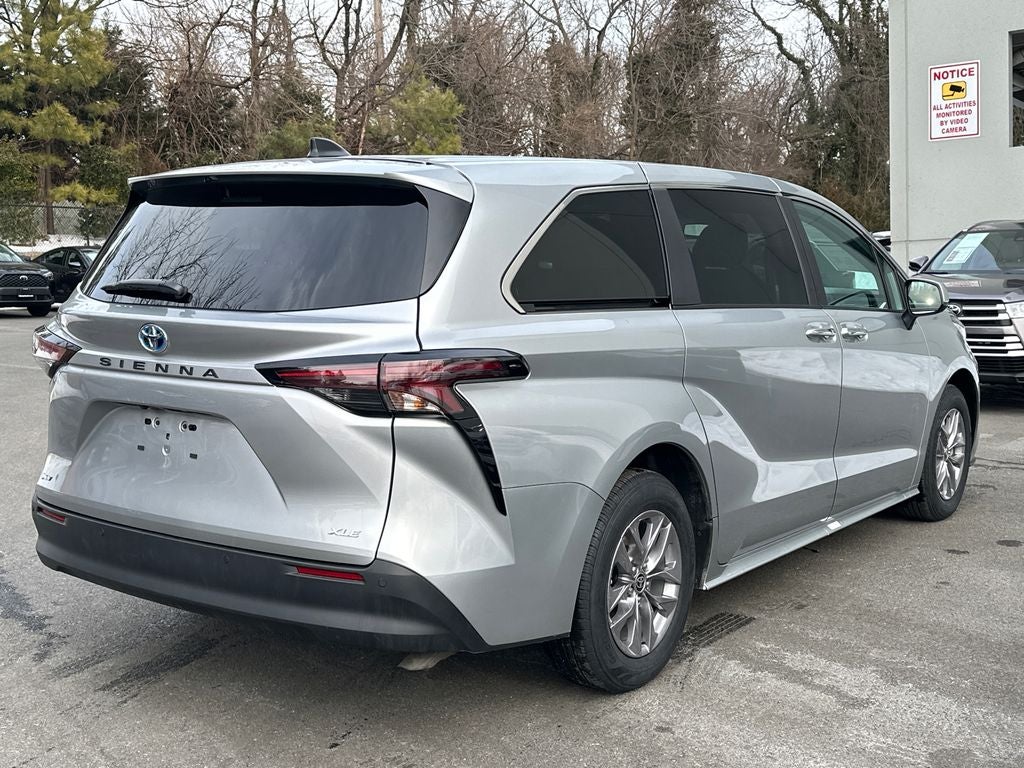 2025 Toyota Sienna XLE 8 Passenger