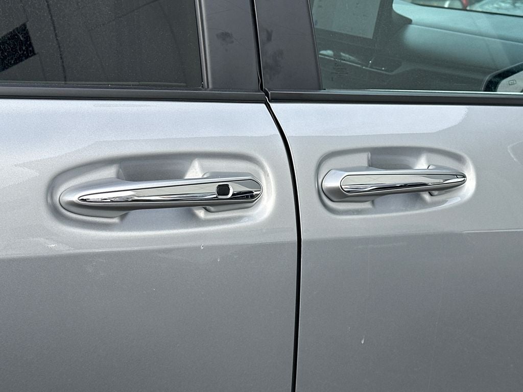 2025 Toyota Sienna XLE 8 Passenger