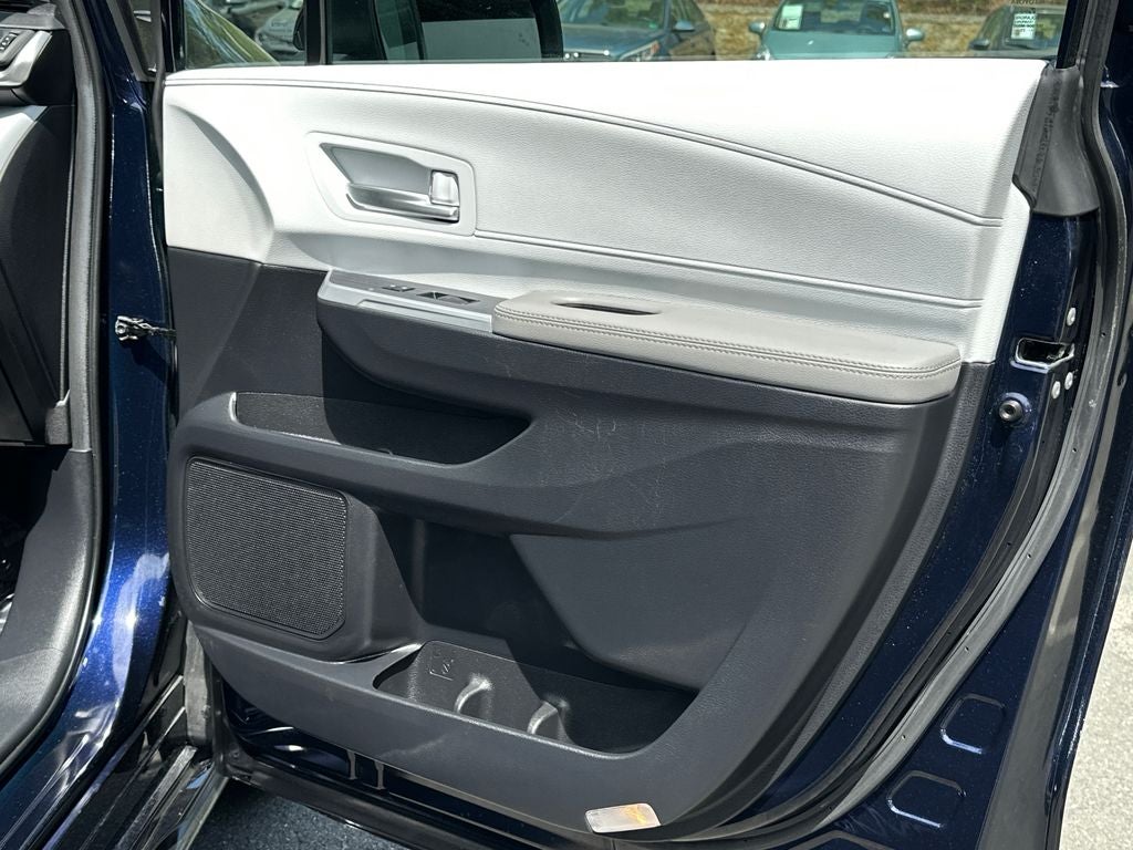 2025 Toyota Sienna XLE 8 Passenger