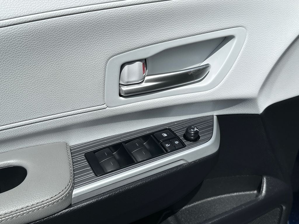 2025 Toyota Sienna XLE 8 Passenger