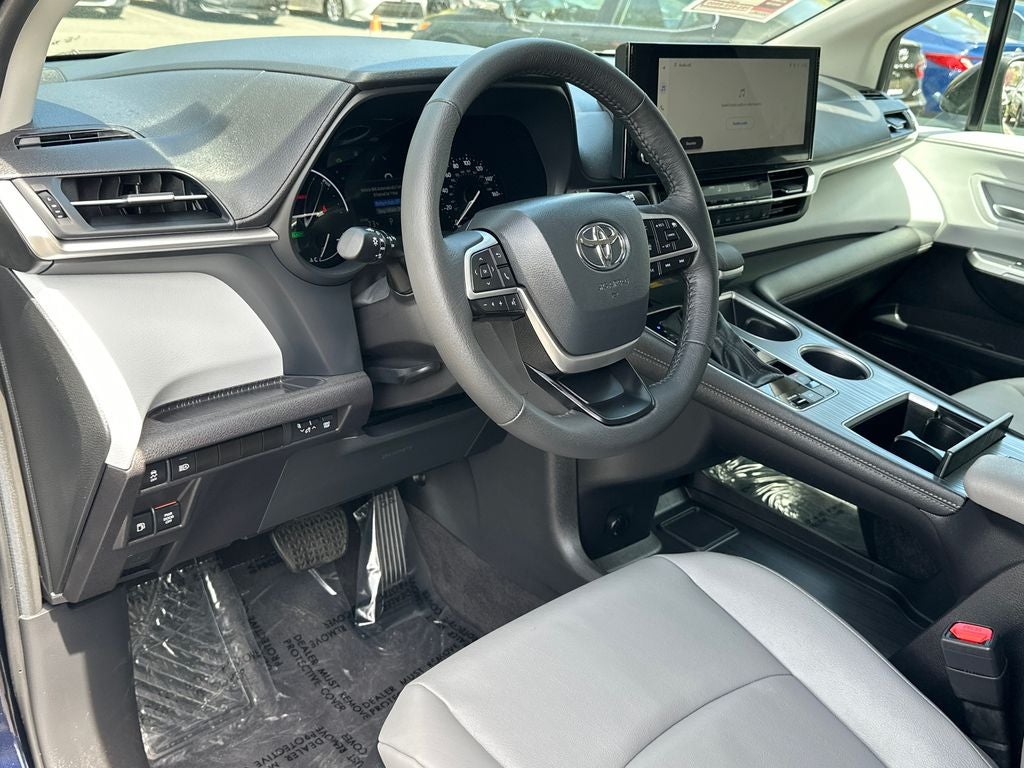 2025 Toyota Sienna XLE 8 Passenger