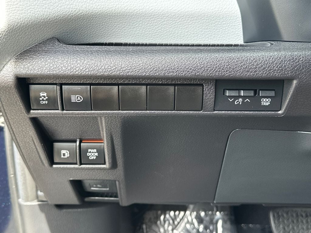 2025 Toyota Sienna XLE 8 Passenger