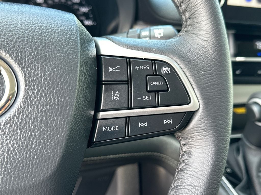 2025 Toyota Sienna XLE 8 Passenger
