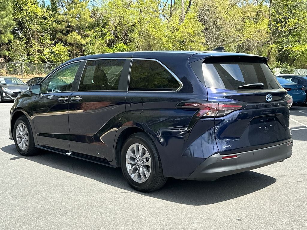 2025 Toyota Sienna XLE 8 Passenger