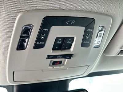2025 Toyota Sienna XLE 8 Passenger