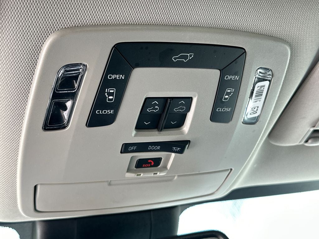 2025 Toyota Sienna XLE 8 Passenger
