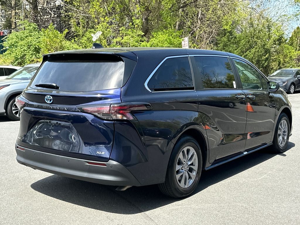 2025 Toyota Sienna XLE 8 Passenger