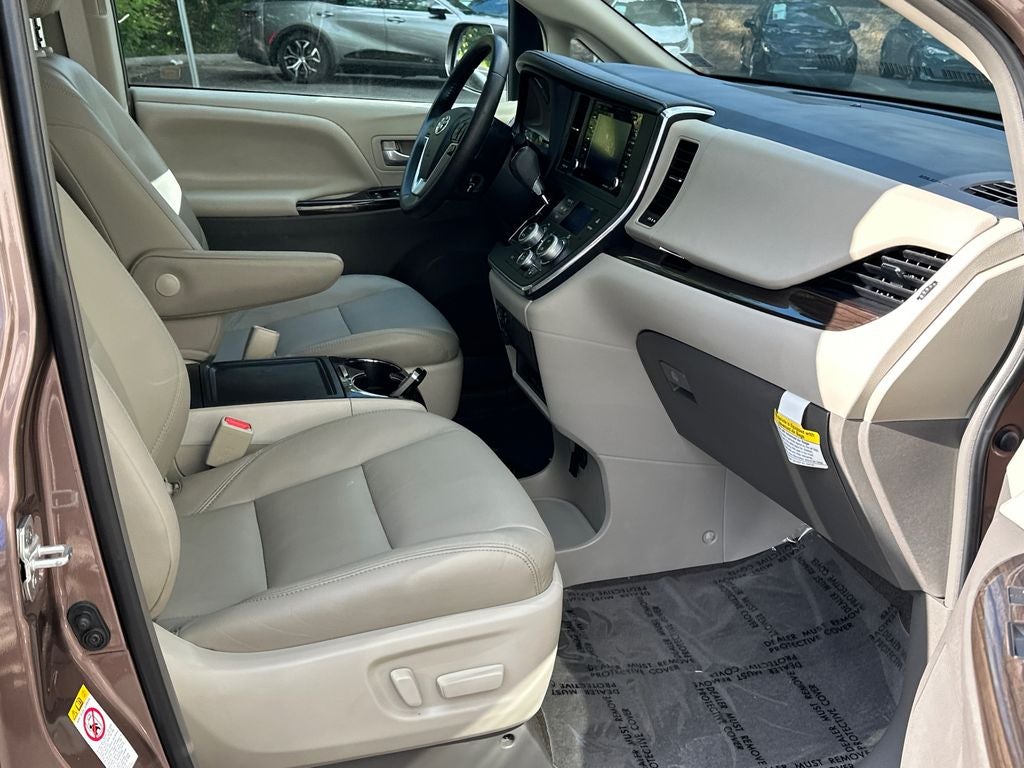 2018 Toyota Sienna XLE Premium 8 Passenger