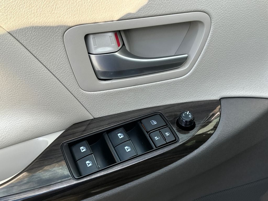 2018 Toyota Sienna XLE Premium 8 Passenger