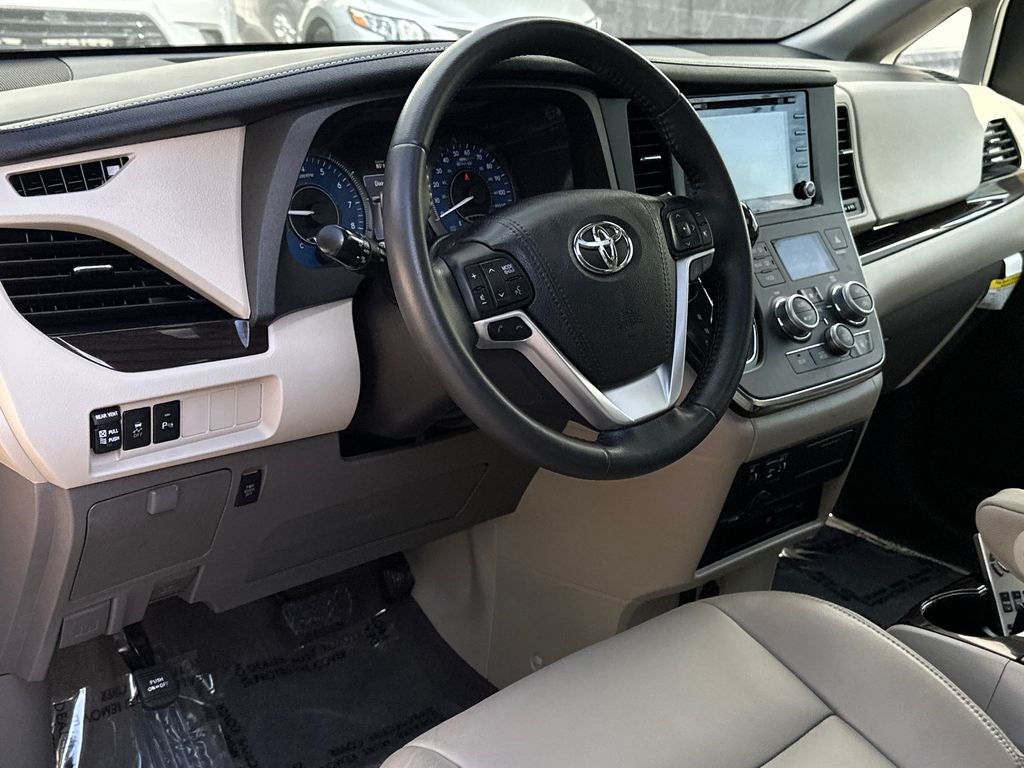 2018 Toyota Sienna XLE Premium 8 Passenger