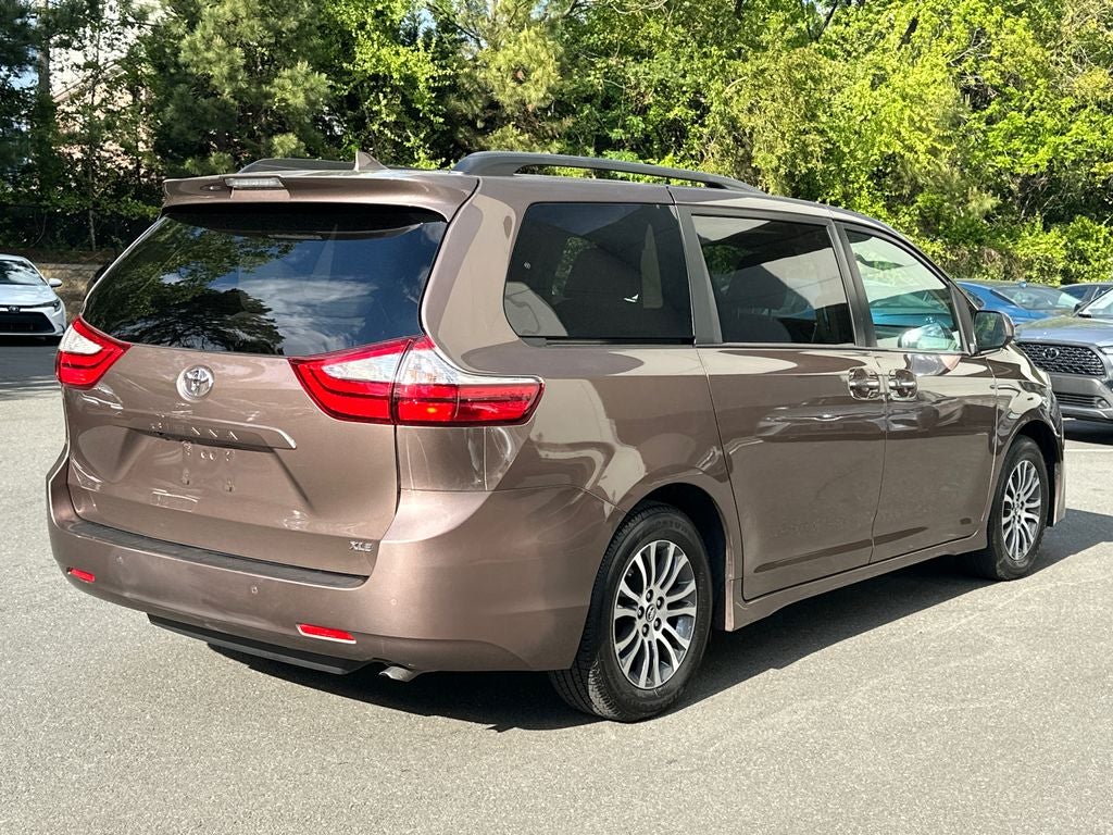 2018 Toyota Sienna XLE Premium 8 Passenger