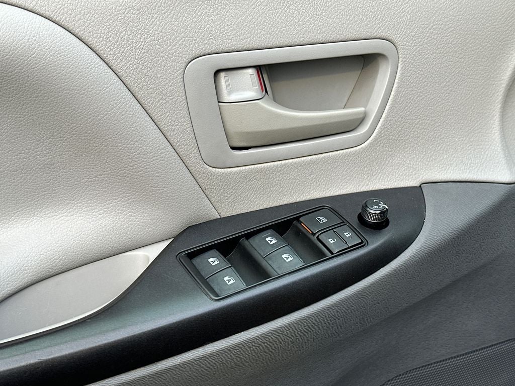 2019 Toyota Sienna L 7 Passenger