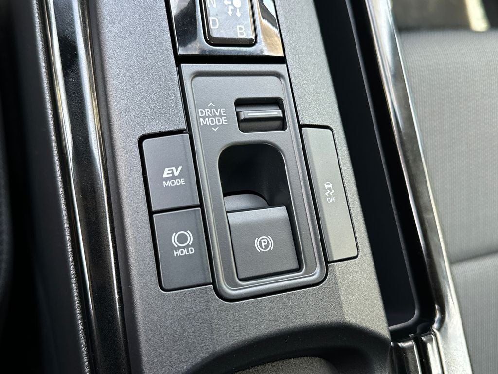 2025 Toyota Prius LE