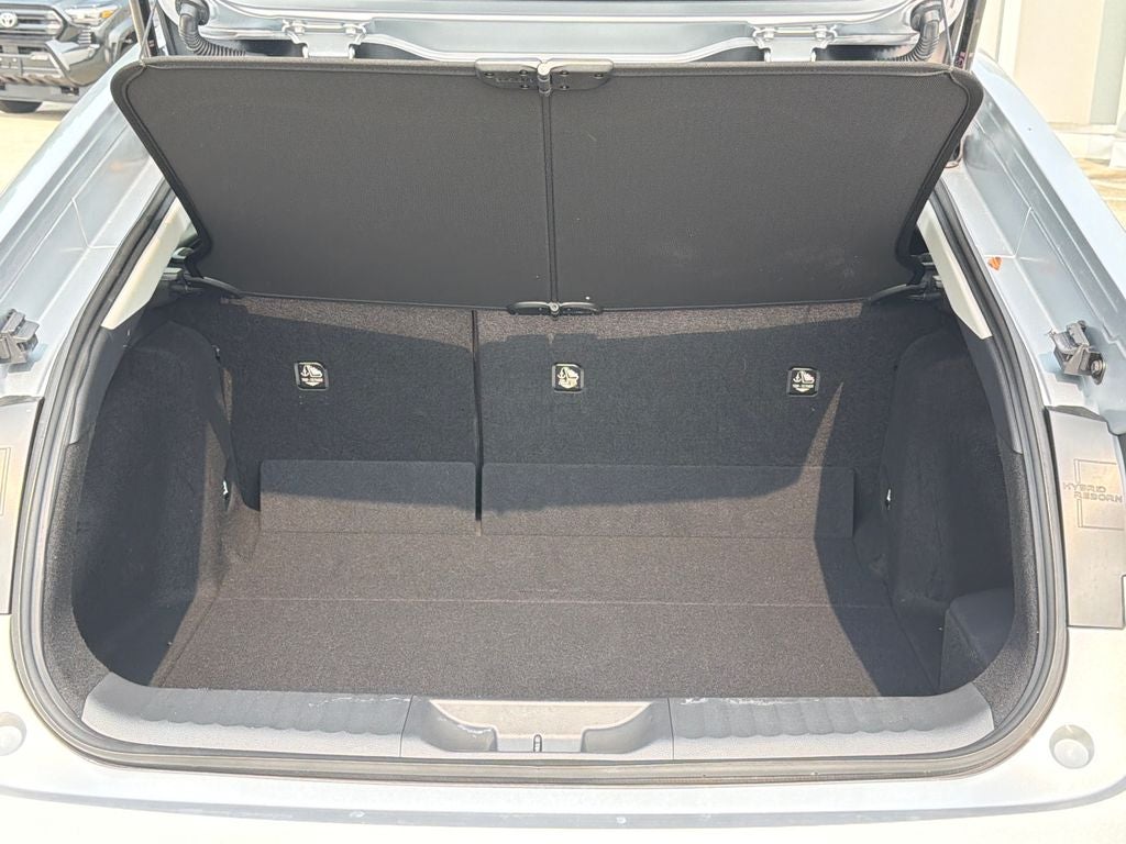 2025 Toyota Prius LE