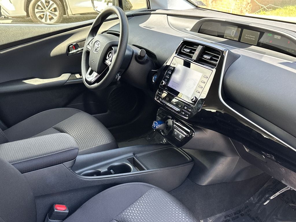 2022 Toyota Prius LE