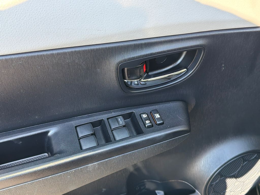 2012 Toyota Yaris LE