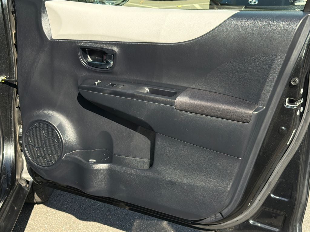 2012 Toyota Yaris LE
