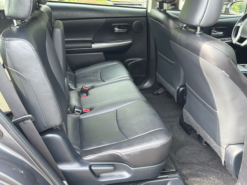 2015 Toyota Prius v Five