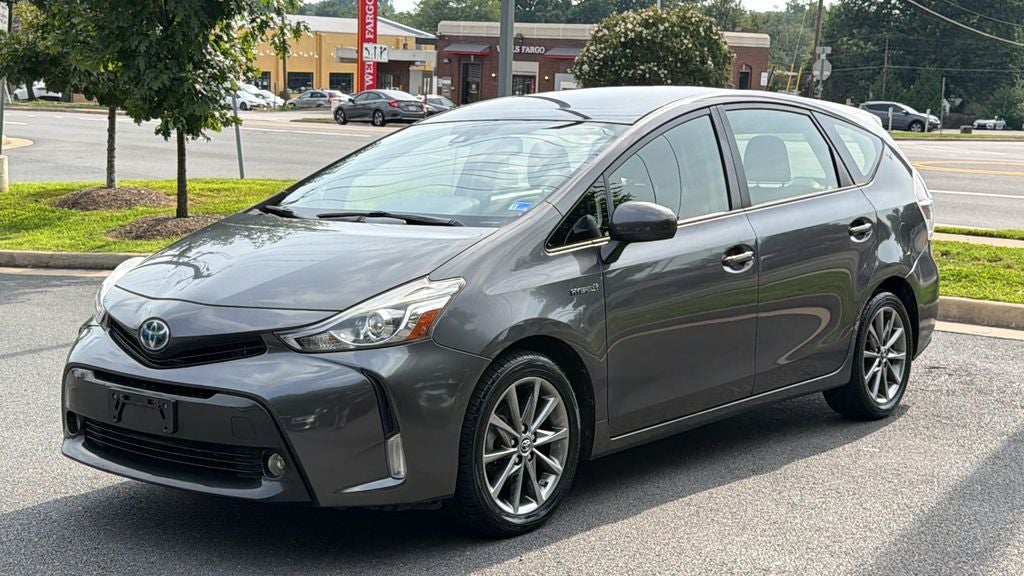 2015 Toyota Prius v Five